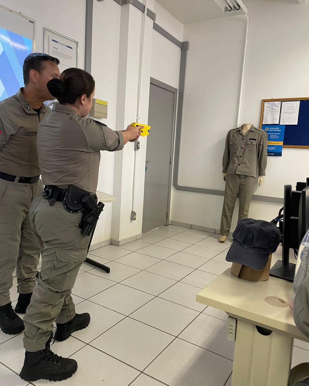 Armas Eletrônicas de Incapacitação Neuromuscular (AINM)