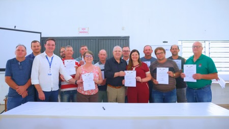 Assinatura de contratos do Programa Bônus Mais Leite em Arroio do Meio