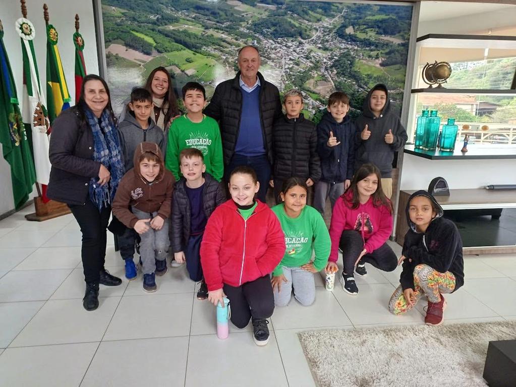 Alunos da Escola São Francisco visitam a Prefeitura em atividade do projeto “A União Faz a Vida”