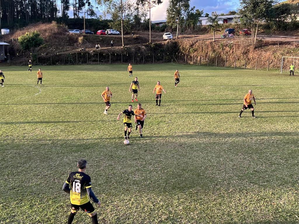 Amizade de Morro Azul larga na frente na 1º final do Campeonato Municipal de Veteranos de Progresso 