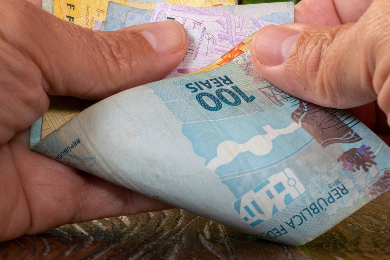 Antecipação do 13º de aposentados e pensionistas do INSS começa nesta quinta (24)