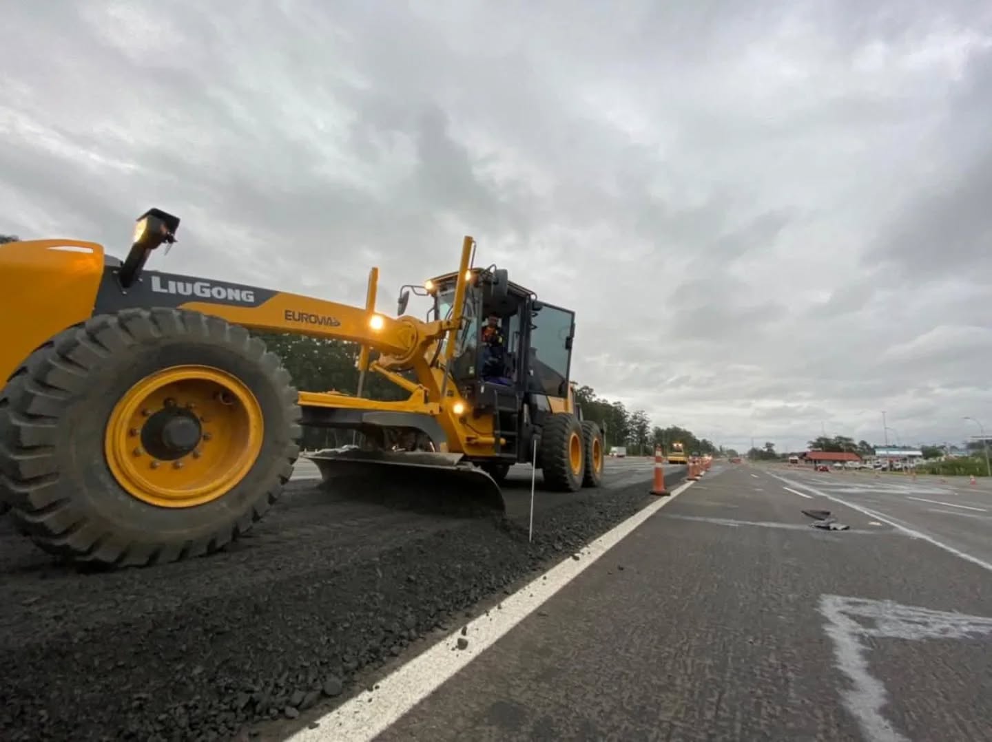 ATIVIDADES DE MANUTENÇÃO NO PAVIMENTO DA BR-386 DEMANDARÃO INTERDIÇÕES PARCIAIS DA RODOVIA EM POUSO NOVO, SÃO JOSÉ DO HERVAL E FONTOURA XAVIER  