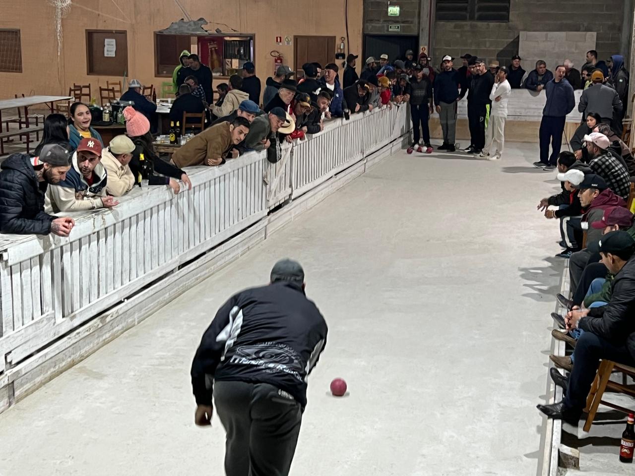 Campo Branco e Constantino são os finalistas do municipal de bocha 