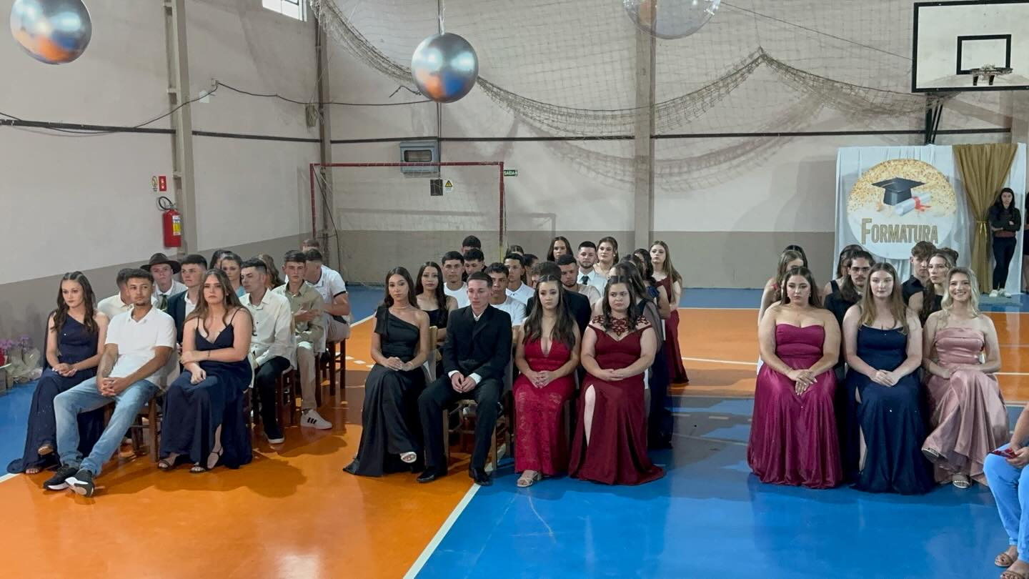 Celebração de Conquistas: Formatura EEB São Francisco
