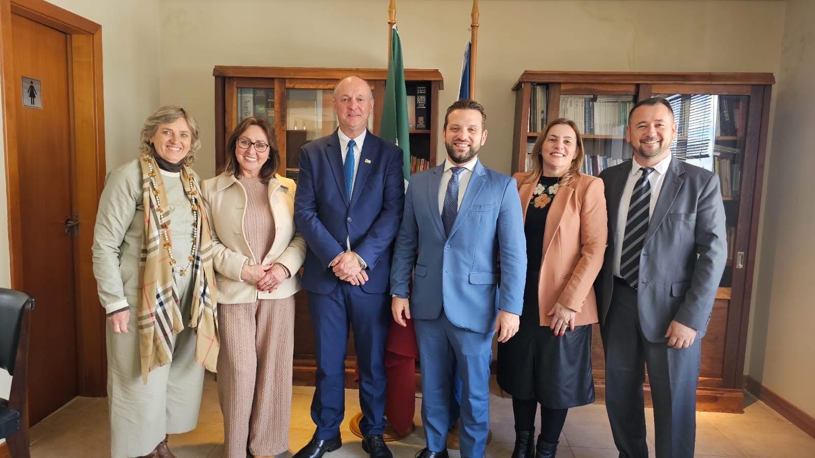 Comitiva de Progresso visita Consul da Itália para discutir intercâmbio cultural 