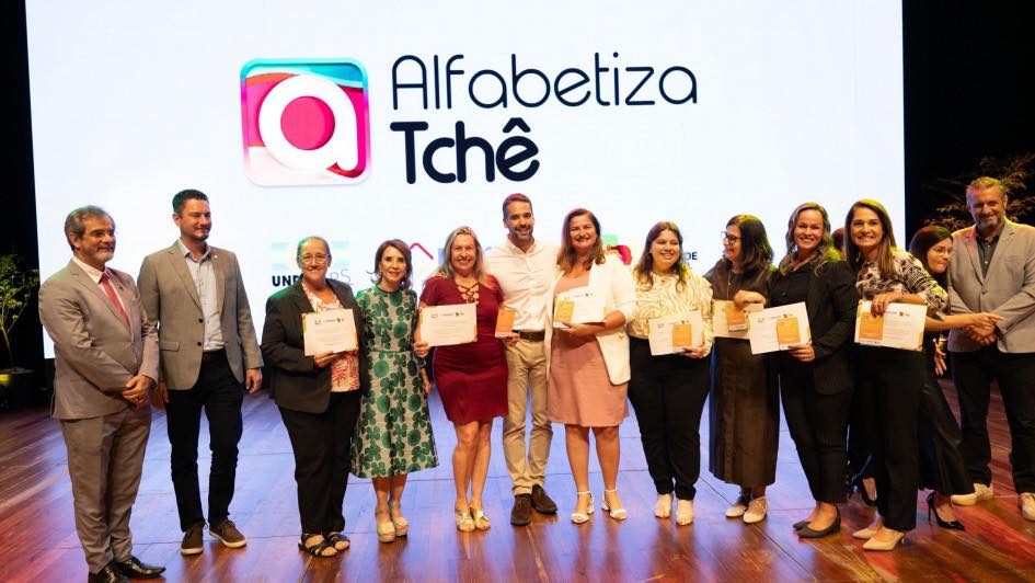 Governo do Estado premia 200 escolas destaques em alfabetização