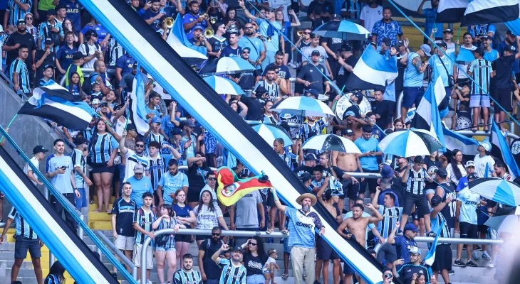 Grêmio faz 3 a 0 no Internacional e abre grande vantagem na final do Campeonato Gaúcho