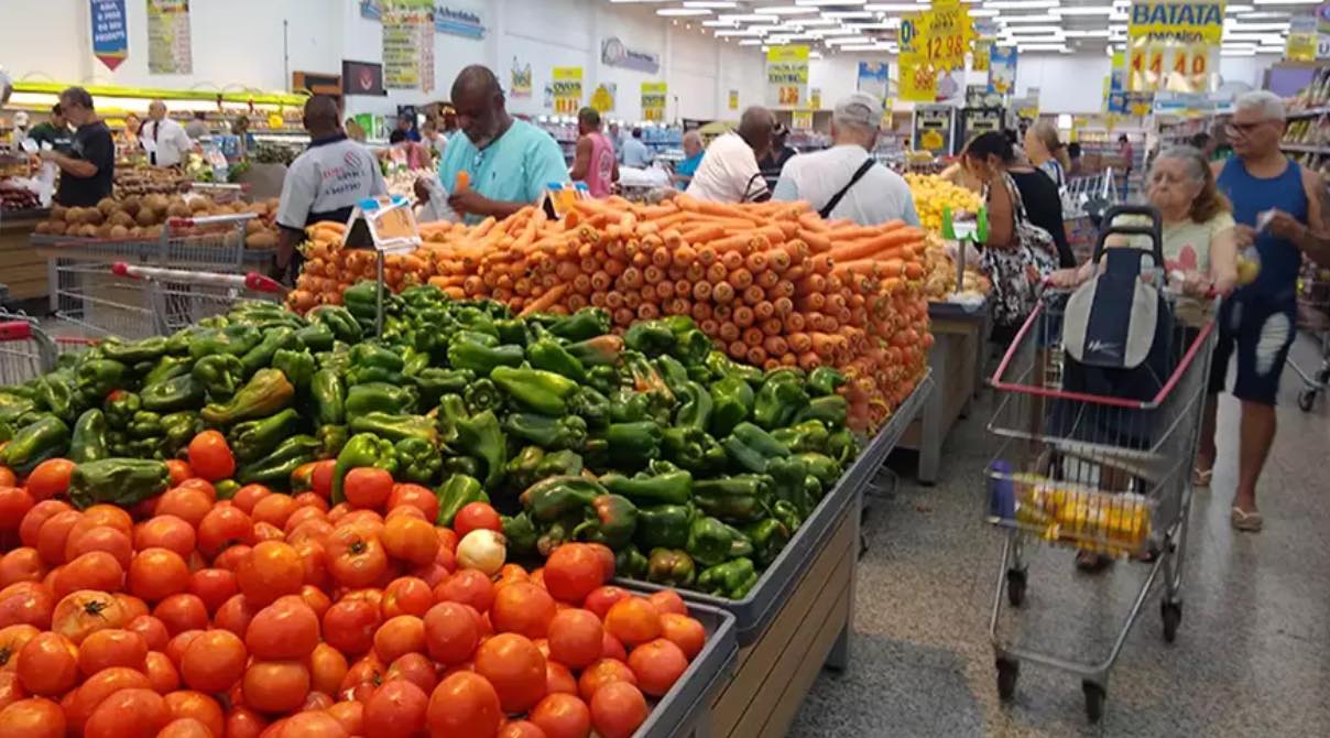 Inflação no Brasil volta a acelerar em fevereiro e fica em 1,31%, pressionada por alta na conta de luz