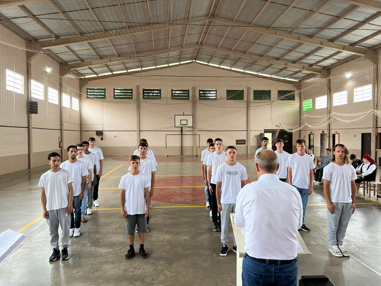 Jovens alistados realizam juramento a Bandeira em Progresso